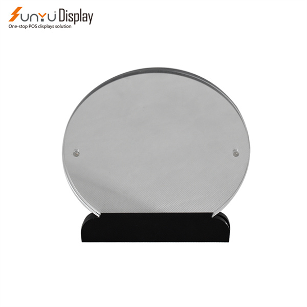 Prezentuj swój sprzęt z eleganckim, przezroczystym podstawkiem na zdjęcia