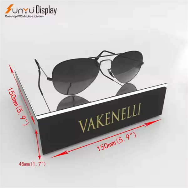 Tempat pajangan kacamata kami membantu Anda menjaga kacamata tetap rapi