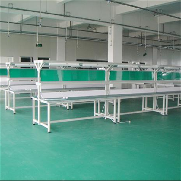 Улозете во антистатичен работен стол за одржавање на опрема на професионален ниво.