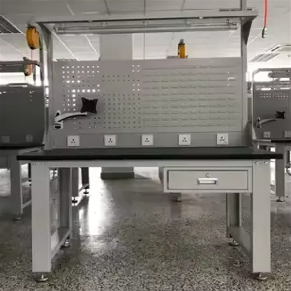 Инвестирајте у квалитетне ЕСД радне столице за заштиту осетљивих електронских компоненти