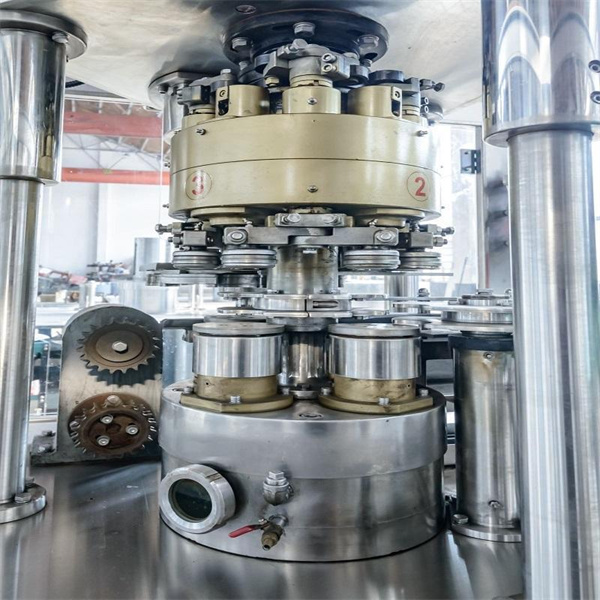 Optimiziran proces punjenja malih boca za maksimalnu produktivnost