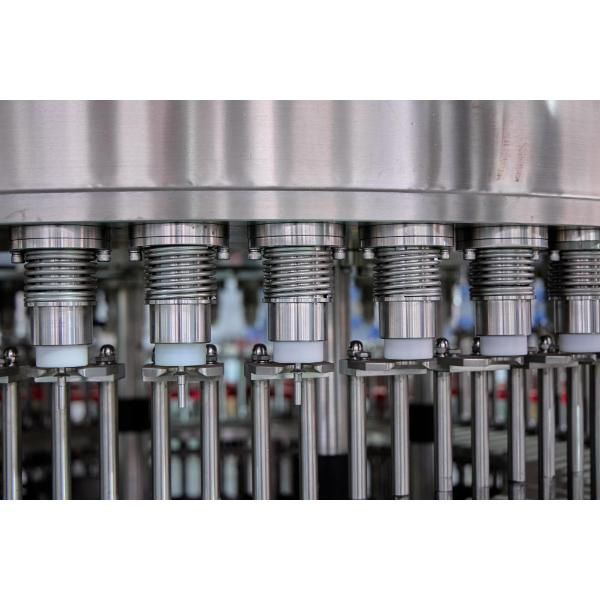 Lue lisää veden huuhtelussa, täytössä ja sinetöinnissä käytettävän koneen edistyneistä ominaisuuksista.