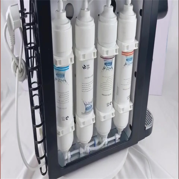 Uygun Fiyatlı Masaüstü Su Filtresiyle Şişelenmiş Suyu Bırakın