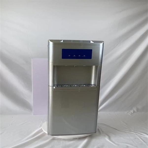 Basculer facilement entre l'eau chaude et froide avec un distributeur de 5 gallons pratique.