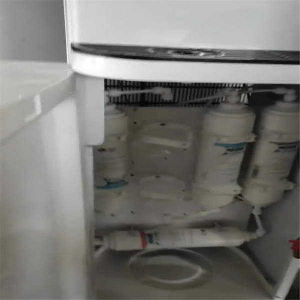 Dites adieu aux contaminants nocifs avec le purificateur d'eau intelligent