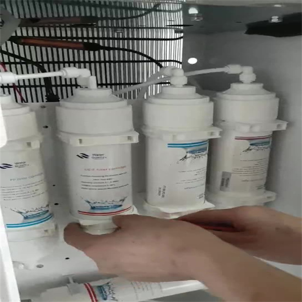 Life Suv Filtri bilan tazva va qalin ta'mdagi suvni tadqiq qiling