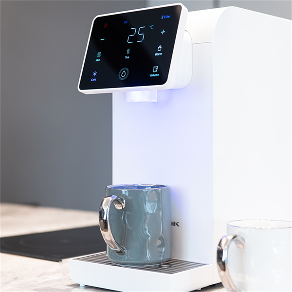 Суу фильтри менен диспенсердин көмөгү менен ден соолугуңузду сактап, эч нерседен коркуп ичип жүрүңүз