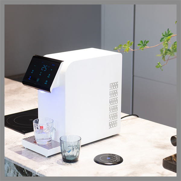 Су чыгаргыч тургак менен тартип жана суу ичип туруңуз