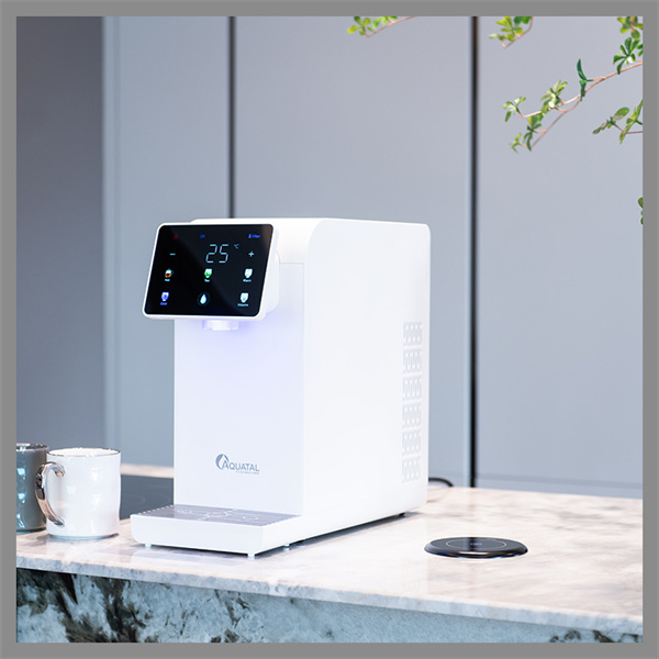 Жылы жана суук суу берүүчү ийгиликтуу жана тейлөөчү варианттары менен иш бөлмөңүздү жогорулатыңыз