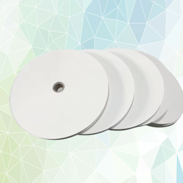 Různé použití papírových kelímek při podávání horkých nápojů