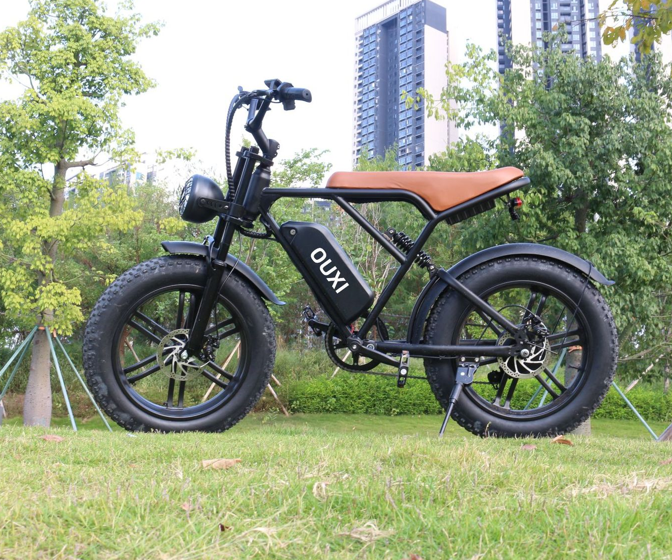 OXUI’s fat-tired bike: Custom performance and comfort.