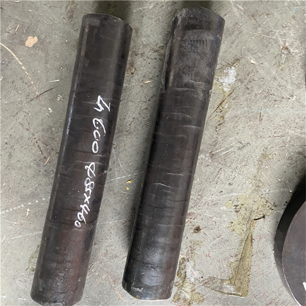 Tá cáineadh ar an t-safad