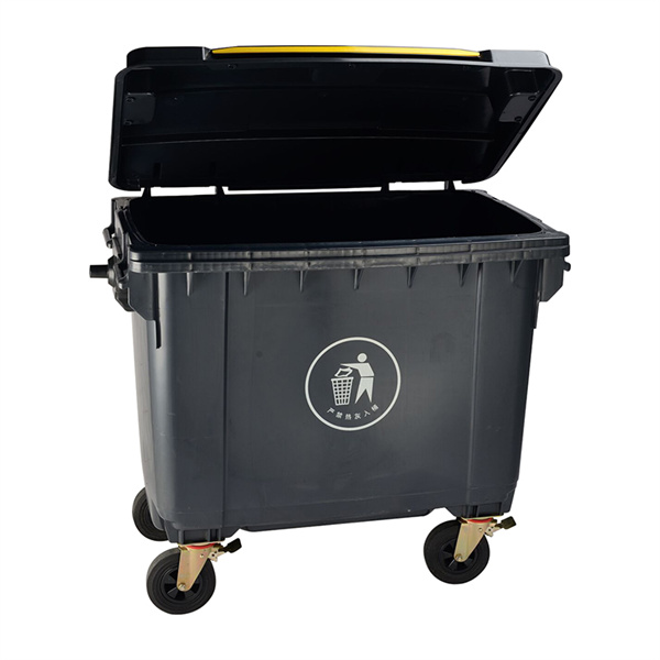 The Benefits of Investing in Large Plastic Containers