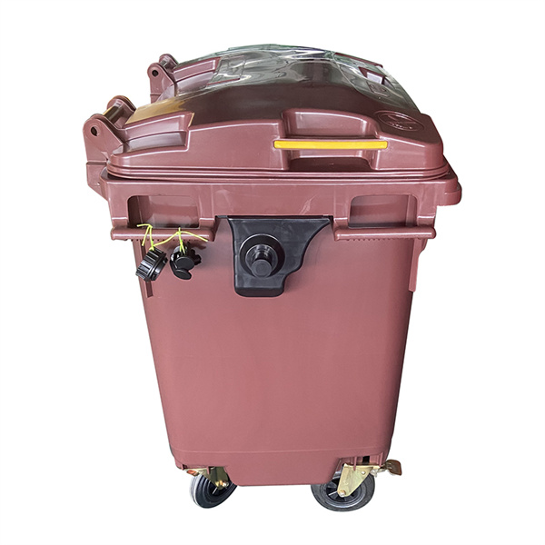 Keep Your Space Clean with Spacious Plastic Trash Bins