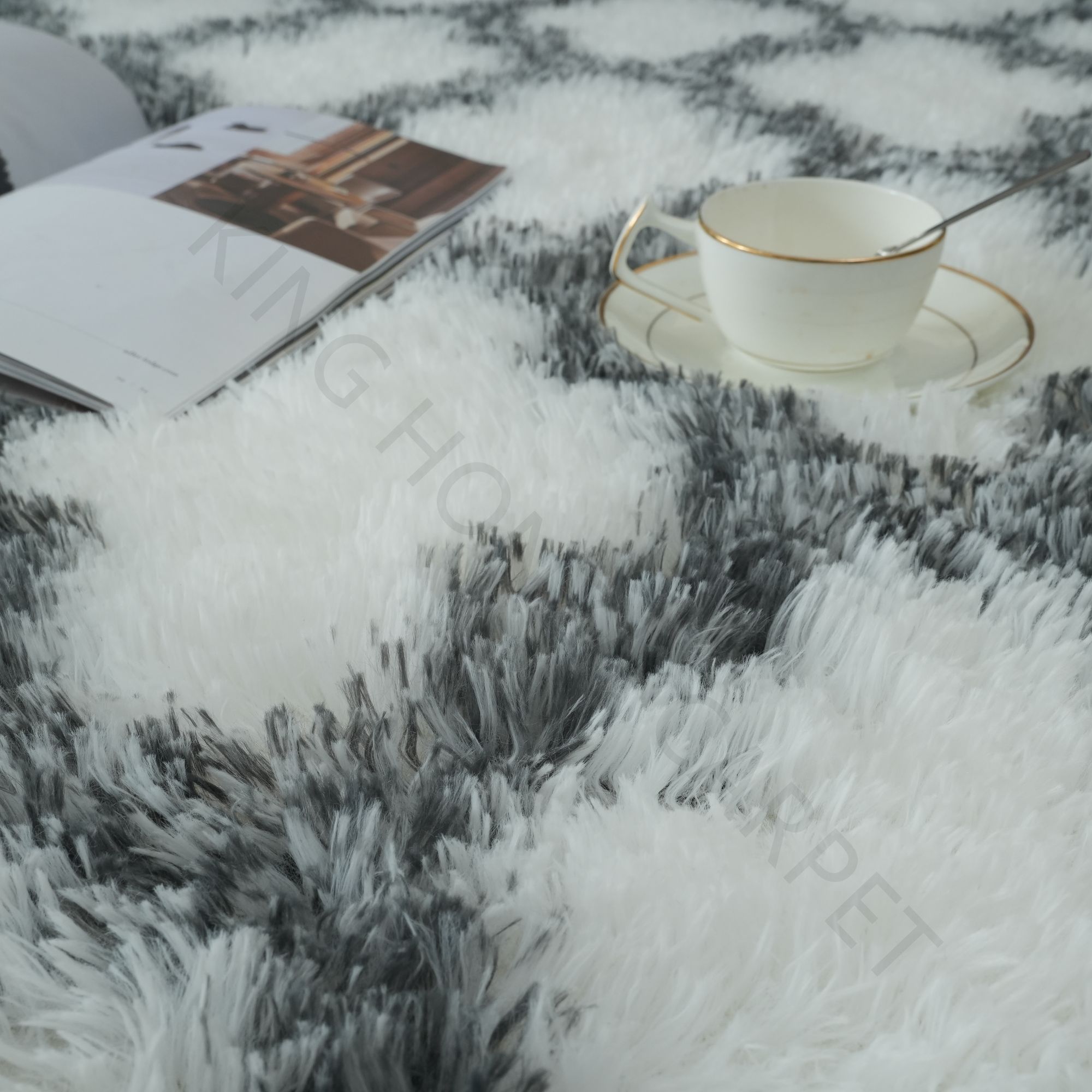 Ак Сыйкыр Килиммен Эң Жакшы Кофорду Тамаша Чыгарыңыз.