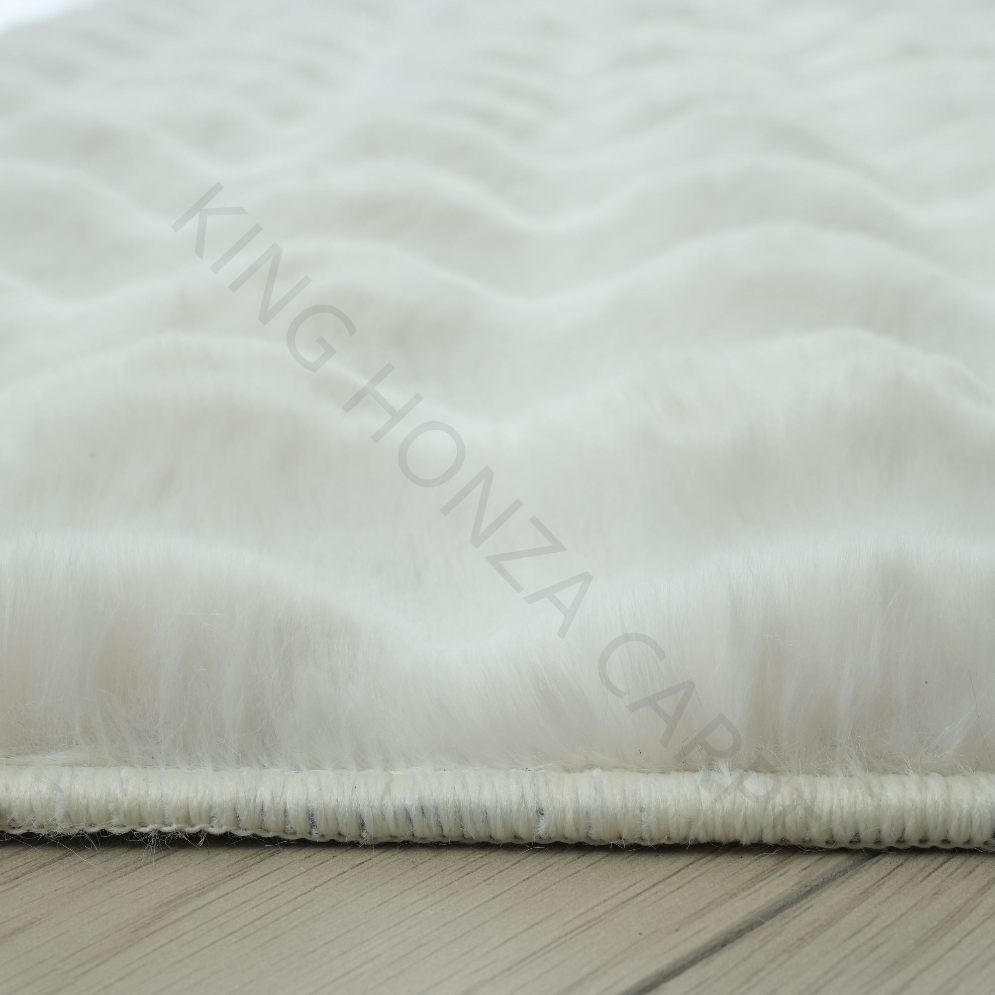 Alami relaksasi maksimal dengan karpet abu-abu bertekstur indah yang empuk