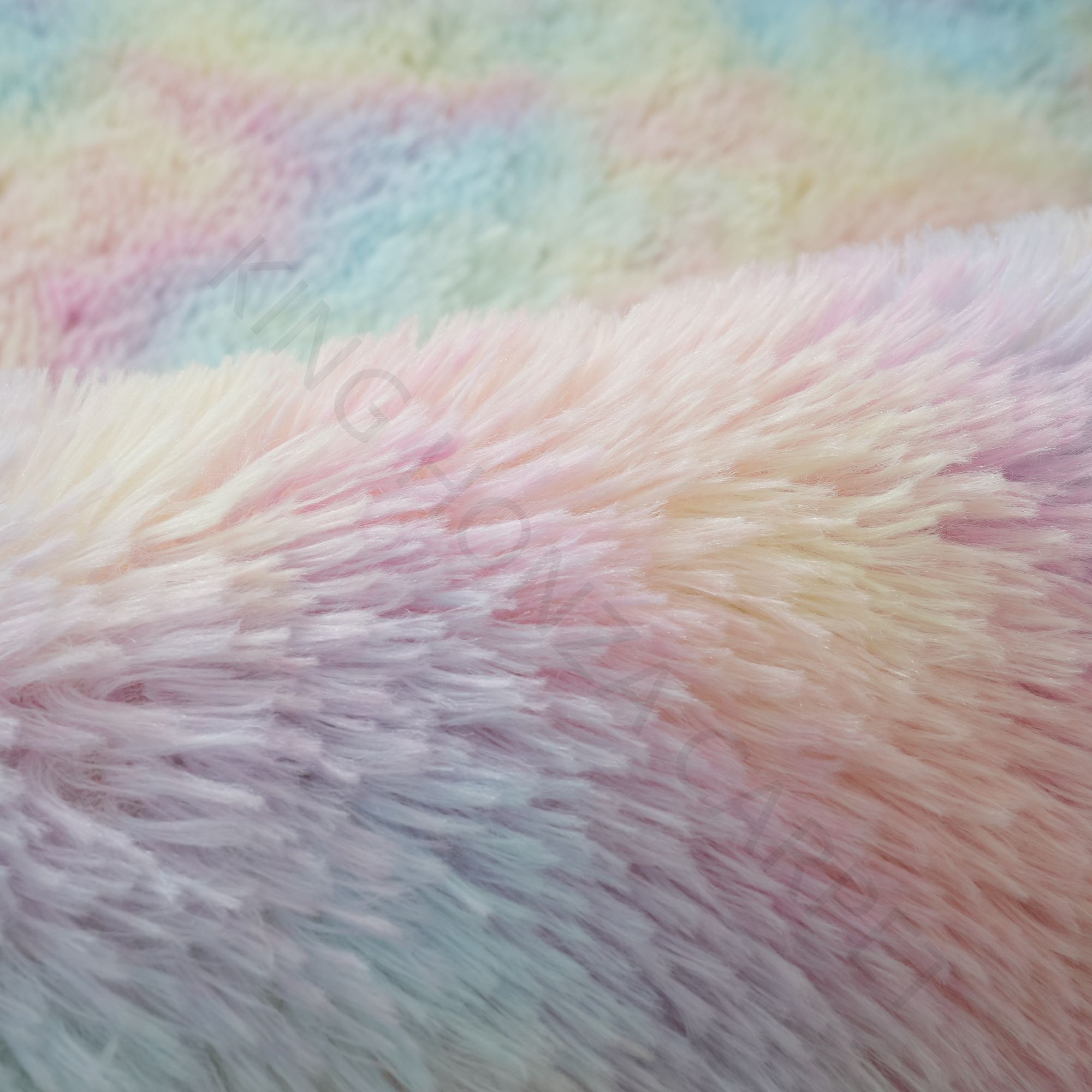 Padidinkite savo dekorą su rūkybiška rožine plytukų dėkste.