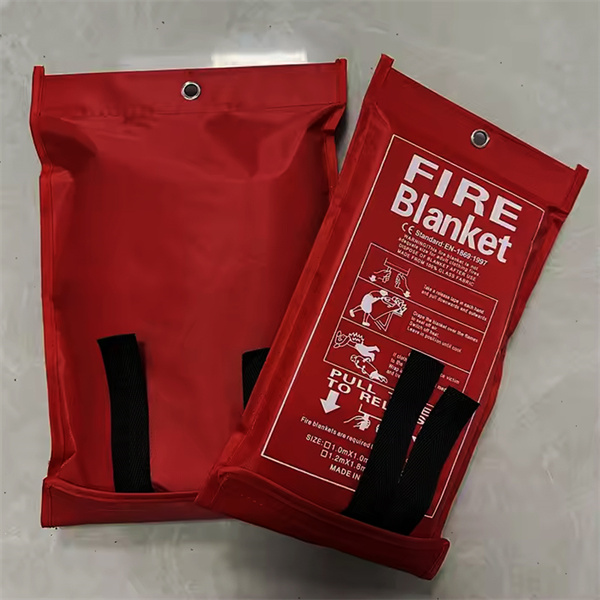 Esteja preparado para emergências com um cobertor contra incêndio no porta-malas do seu carro