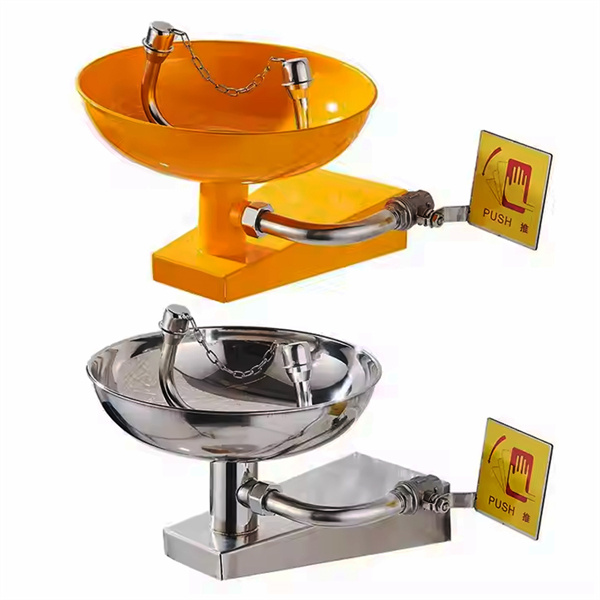 Pelatihan dan latihan untuk mempersiapkan penggunaan pancuran keselamatan lab secara efektif dalam keadaan darurat