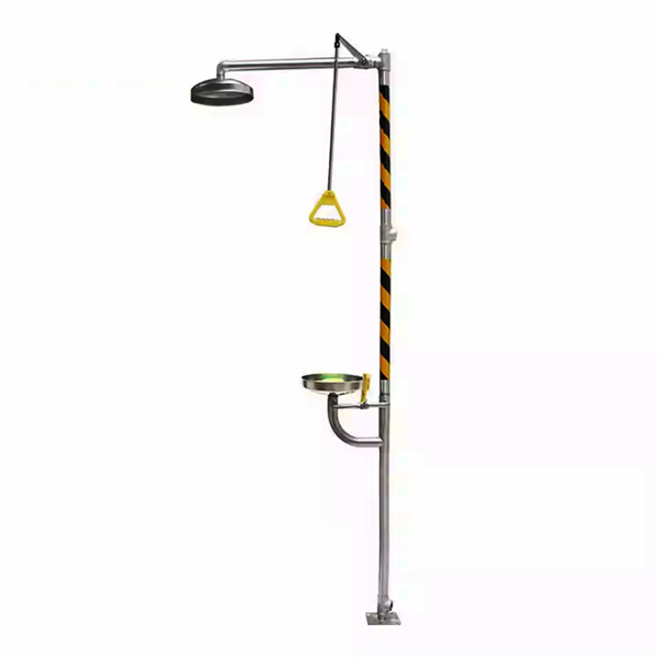 Importanța spălărilor rapide și eficiente ale ochilor în accidentele de laborator