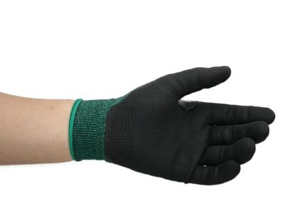 How Industrial Glove Manufacturers Ensure Safety and Durability