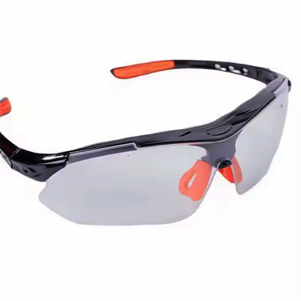 Tecnologia anti-appannamento per massima sicurezza.