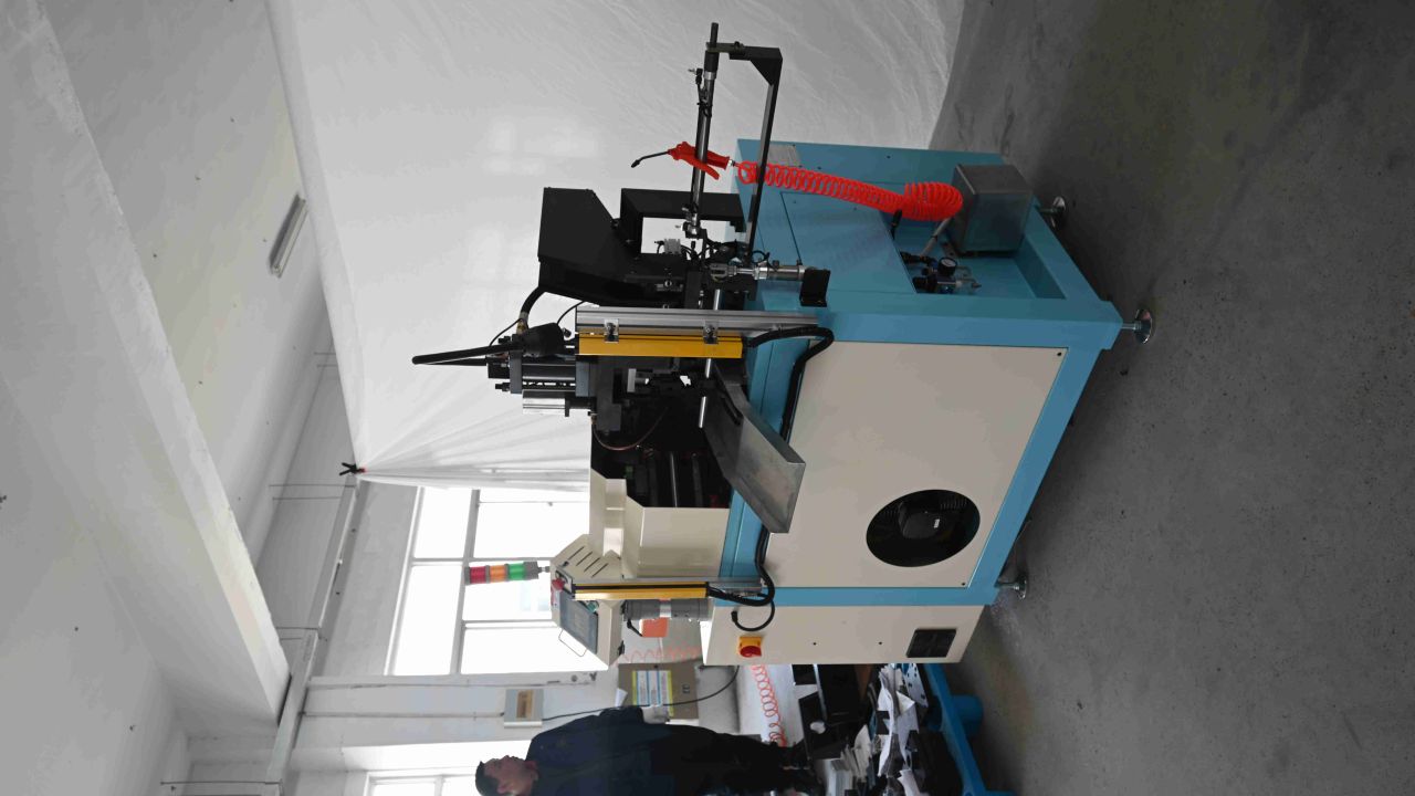 آلات معالجة الأنابيب المدمجة لمطبيقات صناعية توفر المساحة