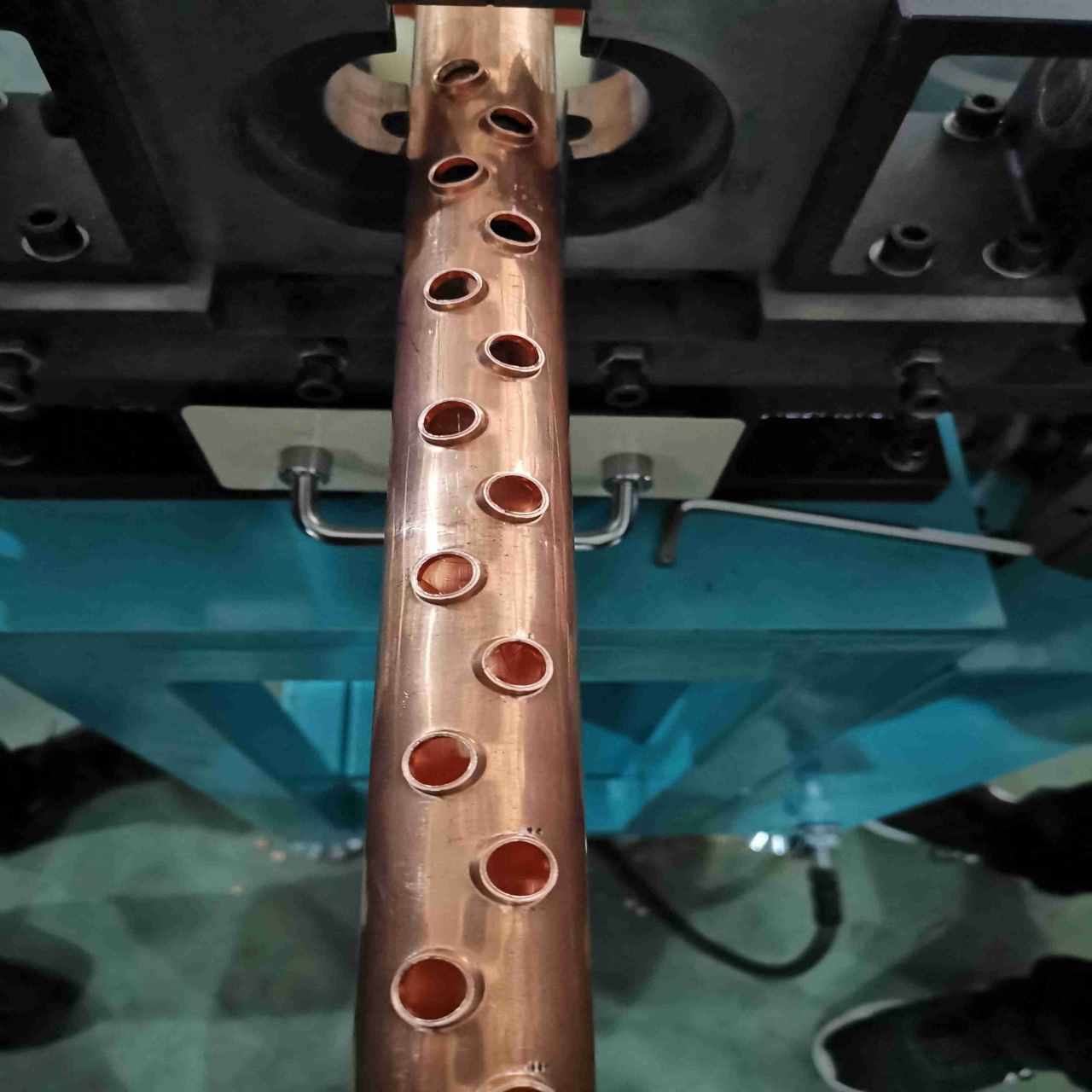 Ανθεκτική και αξιόπιστη, η μηχανή μας για την άνοιγμα τρύπων σε κανάλια κατασκευάζεται για να αντέχει σε ακριβό χρήση.