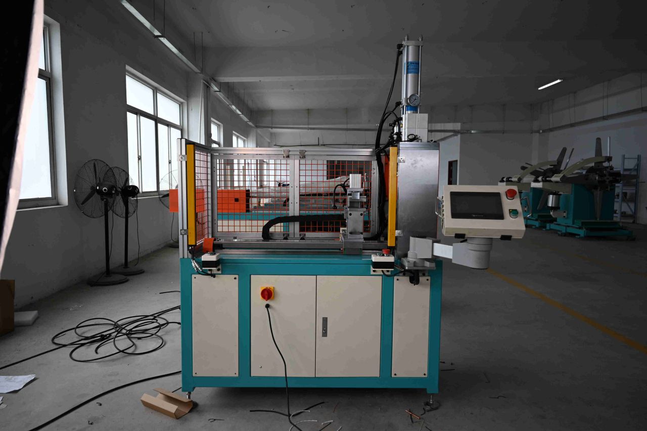 맞춤형 팁링 및 벤딩 머신을 통해 제조의 다기능성과 유연성을 극대화하다