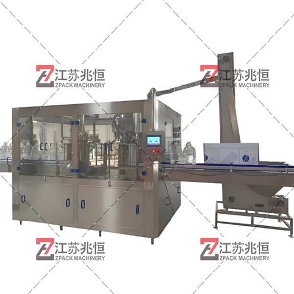 Ottimizza la tua produzione con la nostra tecnologia avanzata di riempimento di bottiglie d'acqua