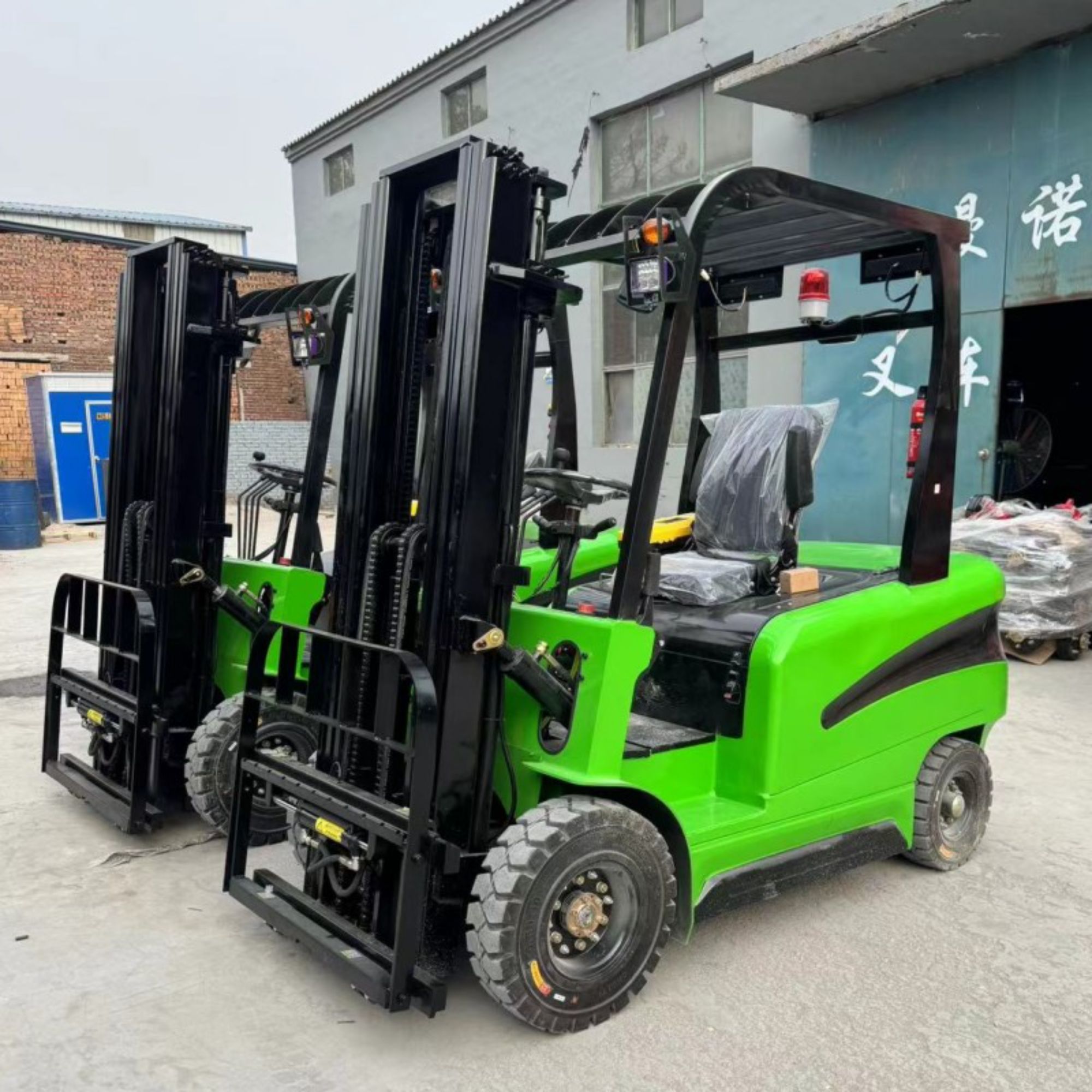 WY30 Fáctha bronntanas atógálaí beag ar shlí ghearrdíoltach forklift uile tíre go héadrom príosúnas don chineál