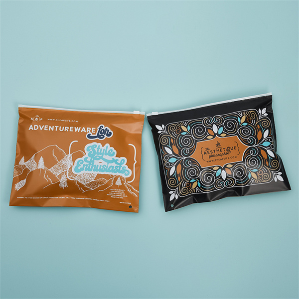 Nuoada hajaantuneet tulokset zipper-lukitus taskujen kanssa.