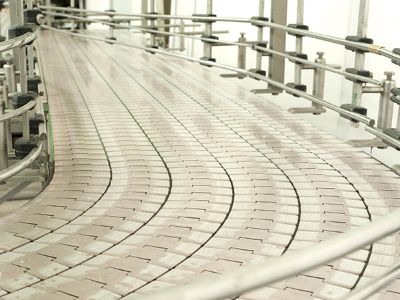 The Future of Conveyor Systems: Extensible Roller Conveyors & Modular Belts