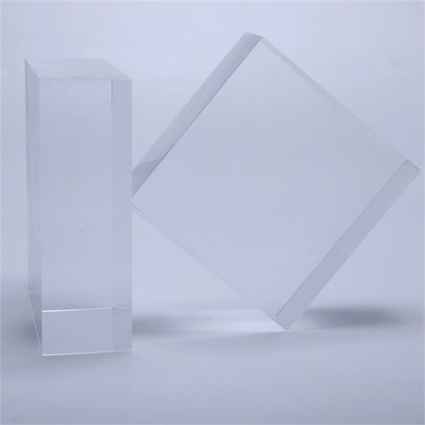 L'impacte de la mida i el gruix del full en els preus de l'acrílic colat