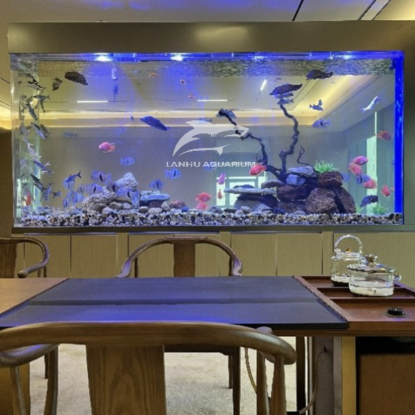 厚アクリルパネルで奥行きと洗練された雰囲気をプラス