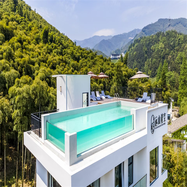 La solidité et la fiabilité d'un mur de piscine en acrylique