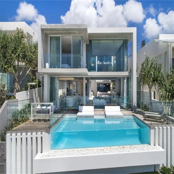 Thêm một chút hiện đại vào bể bơi của bạn với cửa sổ bằng acrylic