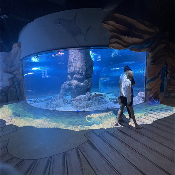 האקווריום הרחב של מים מתוקים