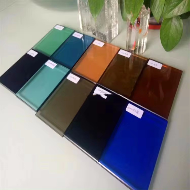 تصفح مجموعتنا الواسعة من مرايا الحمام العصرية والكلاسيكية