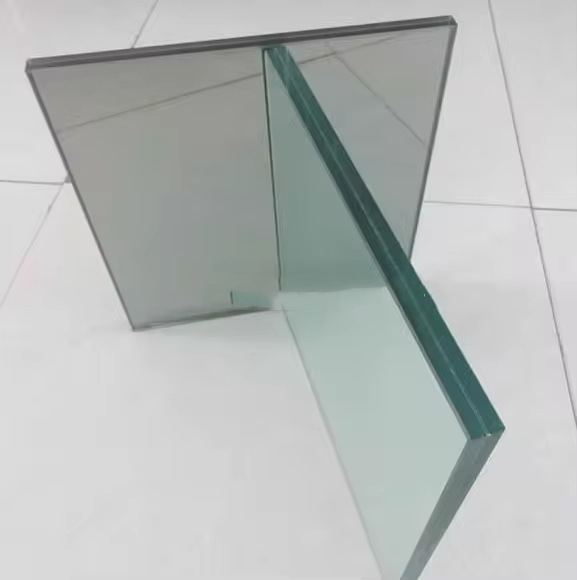 Упростатност зидних огледала без оквира