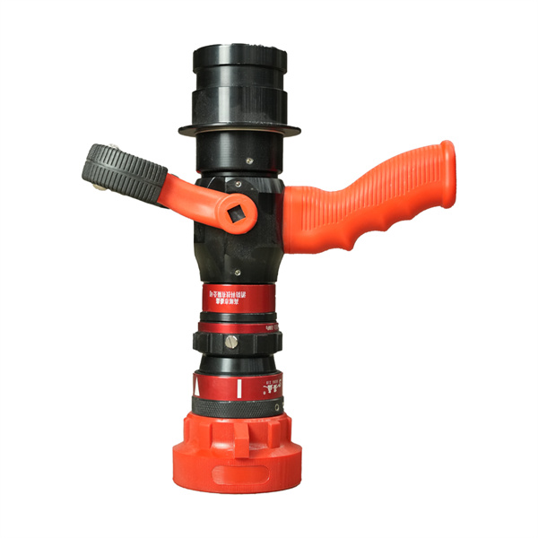 Trychtýř požární hadice o průměru 1 palec v akci