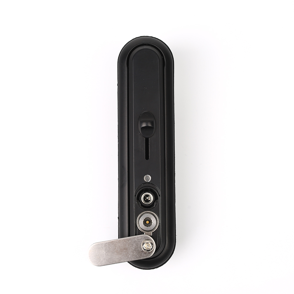 Будьте впевнені, що ваша інфраструктура захищена надійною кришкою люка з можливістю дистанційного керування доступом.