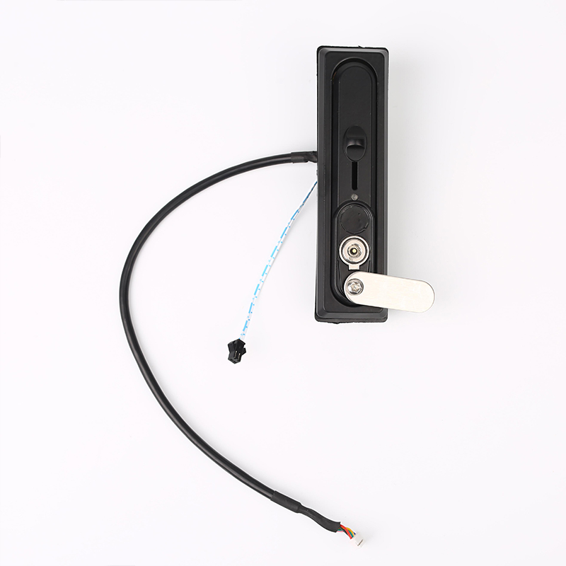 Tieni al sicuro i tuoi oggetti con un avanzato sistema di lucchetto intelligente.