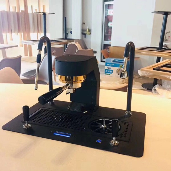 Il est temps de perfectionner vos compétences de barista grâce à notre machine à expresso commerciale de pointe.