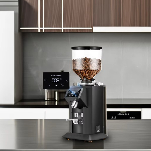 Experienția Preciziei Maxime și a Controlului cu un Măcinător Profesional de Cafea