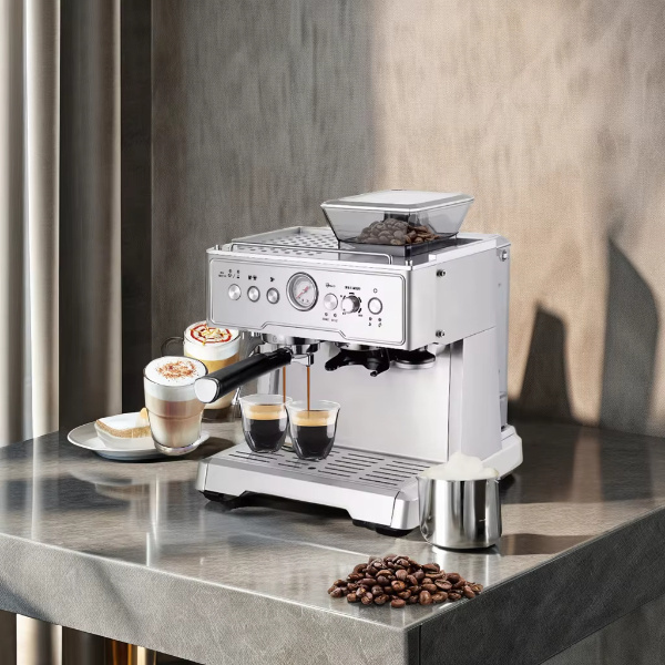 Scoprite i ricchi sapori dei chicchi appena macinati con questa macchina per il caffè