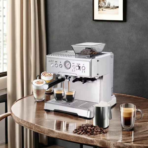 Macinate, preparate e gustate un delizioso caffè tutto in una sola macchina