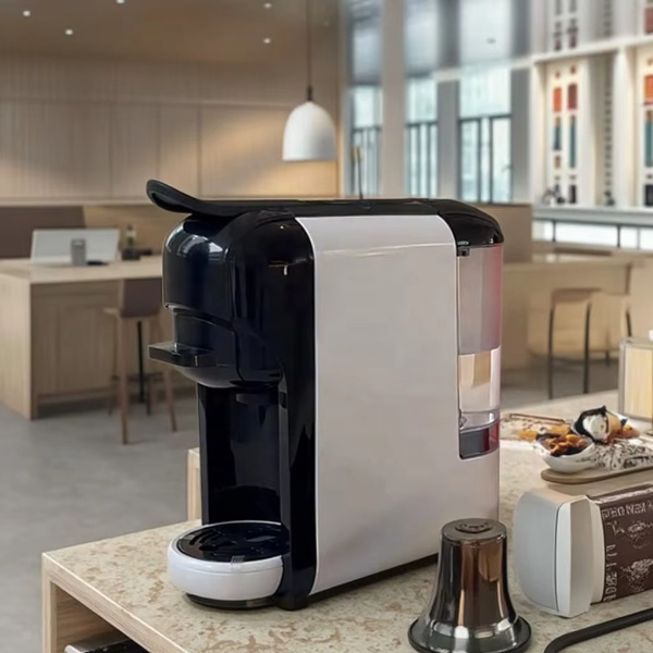 Crea il caffè latte perfetto ogni volta grazie alle impostazioni precise del nostro preparatore automatico di caffè latte.