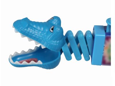 Delicious and educational maze plate candy