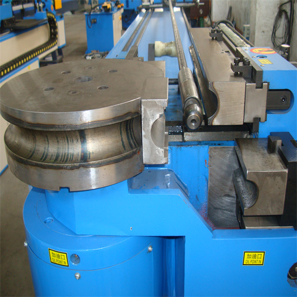 Versatilis kör alakú csövemetsző, amely ideális a DYI projektekhez.